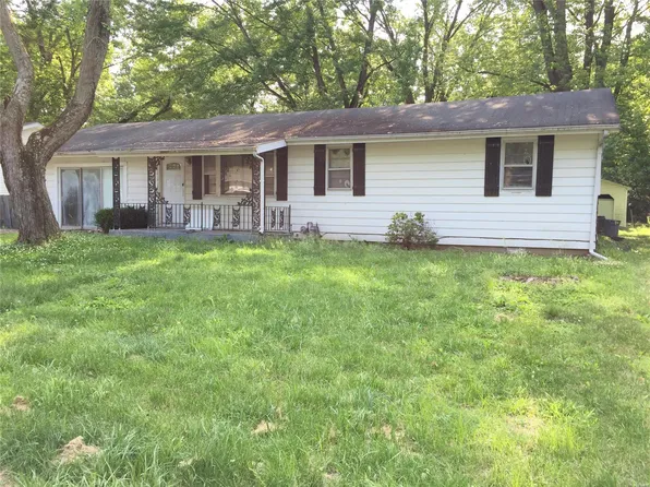 12 Sandridge Dr, New Athens, IL 62264