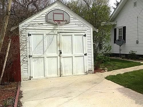 3rd image of 3411 Elm St