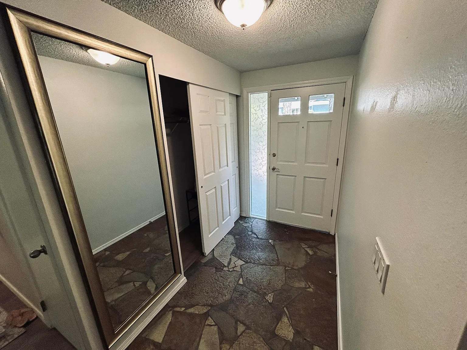 4 bed, 1790 sqft, $4,200 — Photo 3