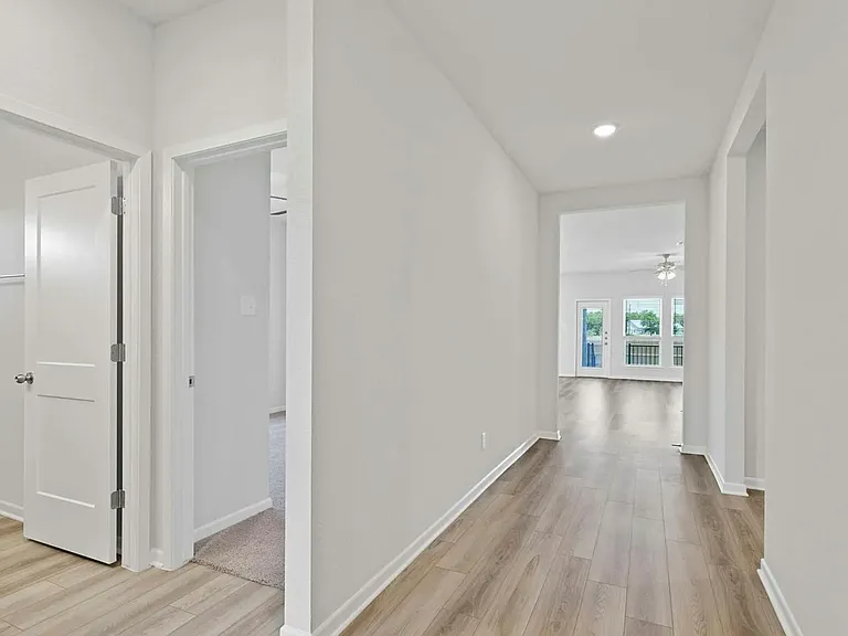 1214 Carnaby Dr — Photo 4