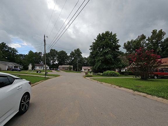 5th image of 421 Terrier Way