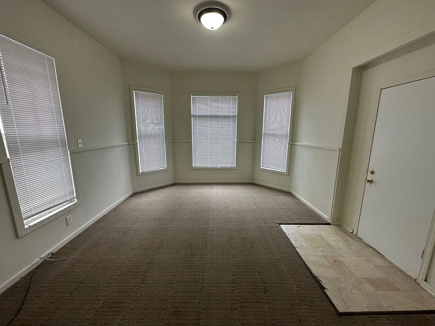 909 W. Taylor — Photo 2