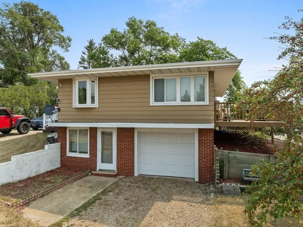 101 12th Ave NE, Minot, ND 58703