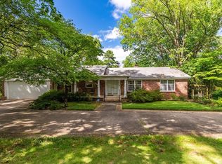 8570 Cantrell Rd, Little Rock, AR 72227