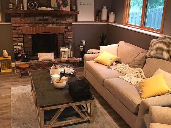 4th image of 9207 Munich Dr