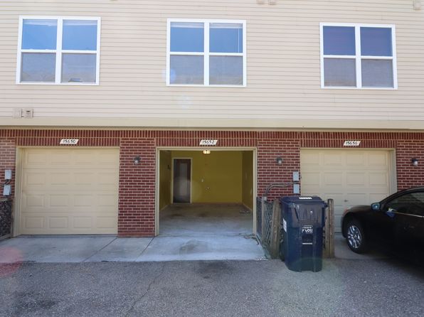 15652 Stone Crossing Dr, Southfield, MI 48075