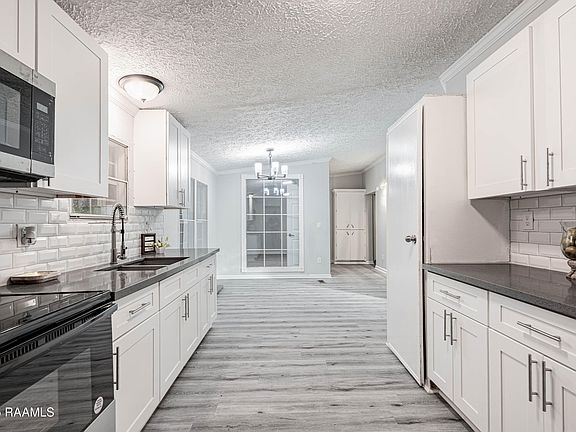 3rd image of 1054 Madeline Blvd E