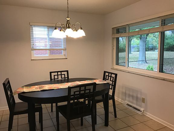 2nd image of 3656 Glengary Ave