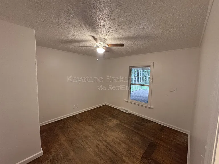 2106 Knightsbridge Rd — Photo 8