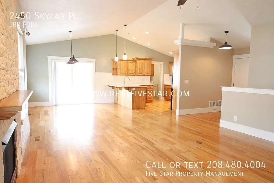 Discover your Dream Home in the Highly Sought-After Highland Area! — Photo 2