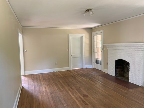 3rd image of 407 Beaucatcher Rd