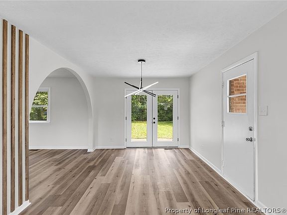 5th image of 994 Wayside Rd