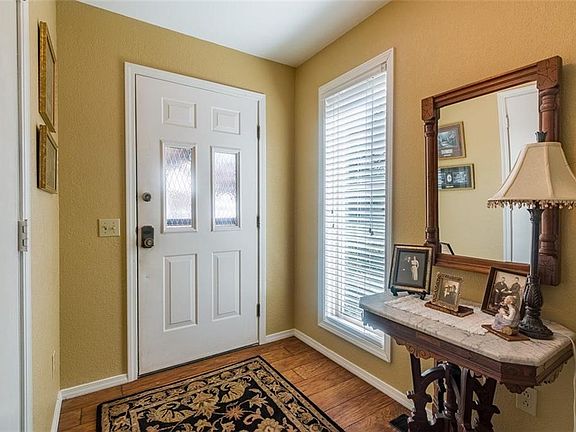 3rd image of 28 Melinda Ln