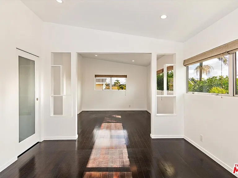 12913 Gilmore Ave — Photo 17