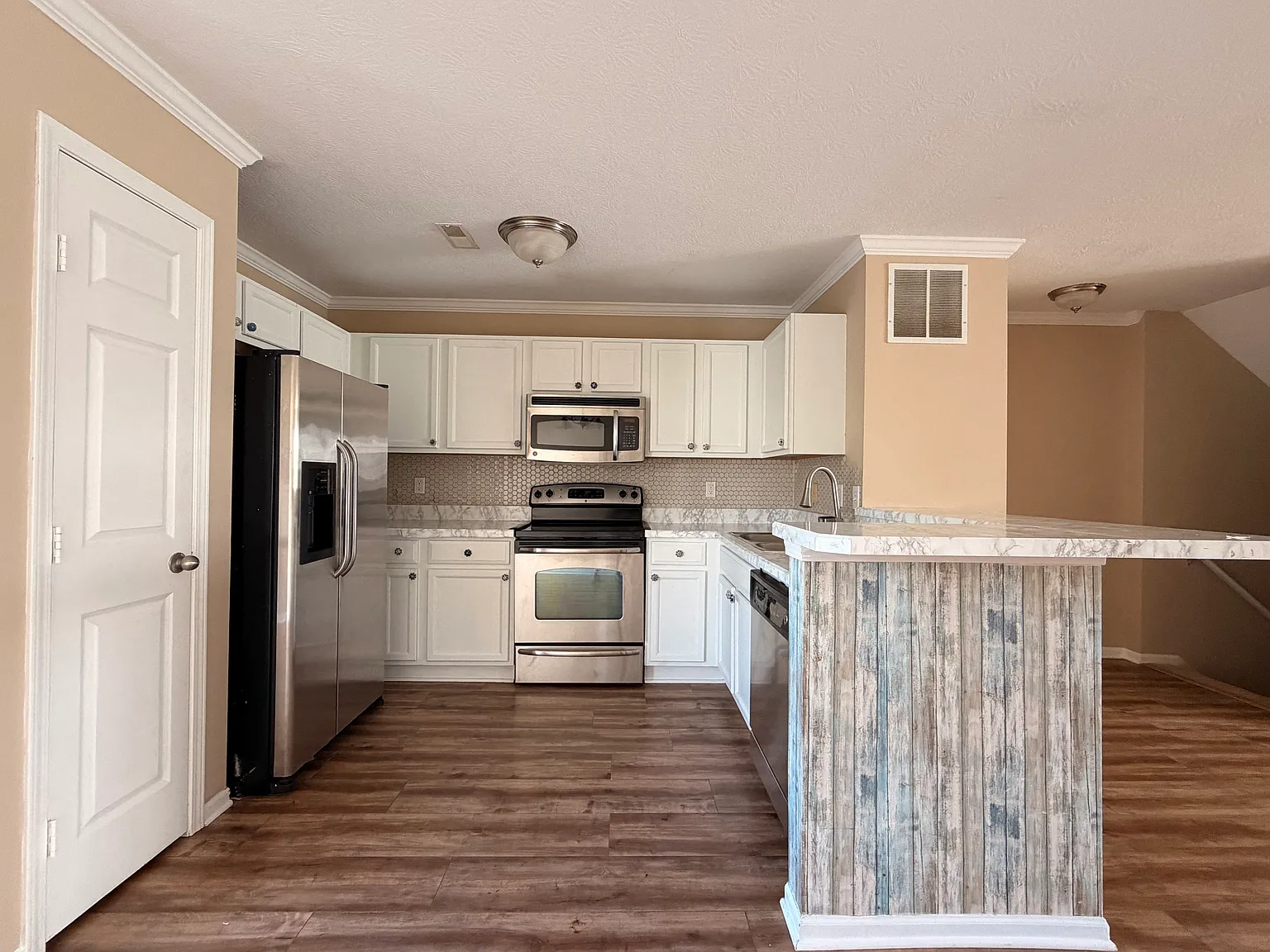 2 bed, 2.5 bath, 1520 sqft, $1,800 — Photo 3