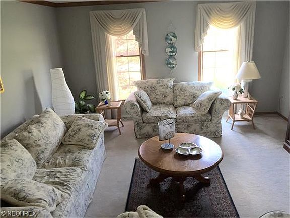 5th image of 925 Carrie Ln