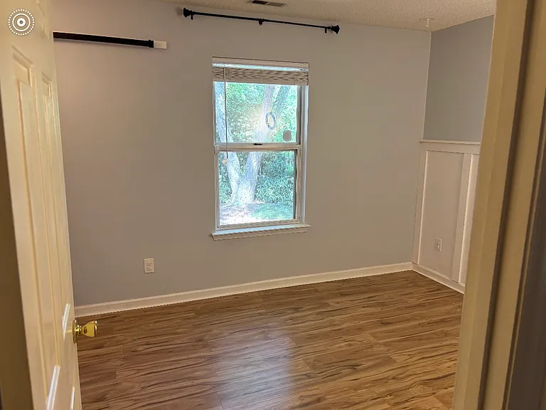 3831 Armitage Dr — Photo 5