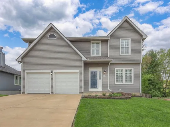 913 Village St, Leavenworth, KS 66048