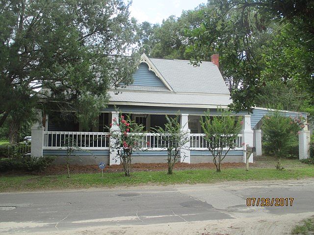 1st image of 302 W Dennis Ave