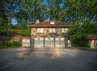 435 Goodhue Rd, Bloomfield Hills, MI 48304