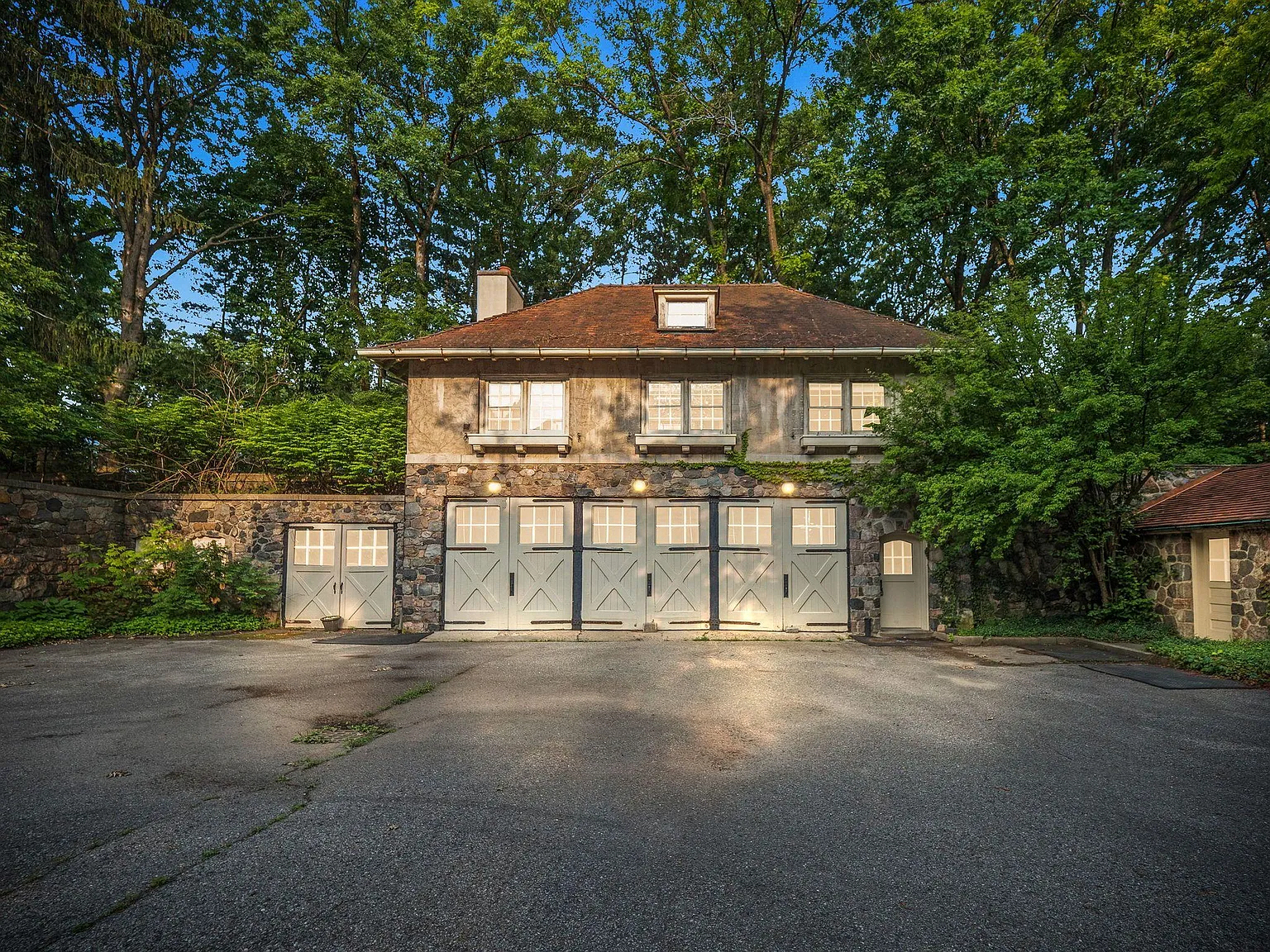 435 Goodhue Rd photo 1