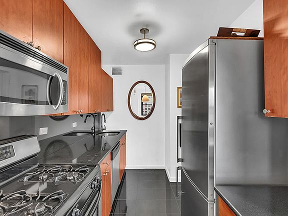4th image of 185 W End Ave APT 15R