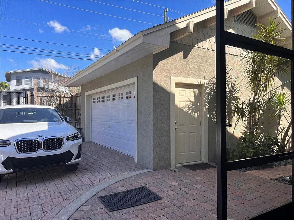 3 bed, 2.0 bath, 1604 sqft, $2,750 — Photo 2