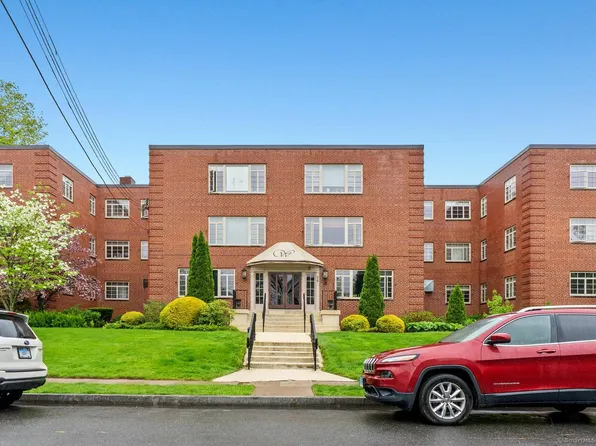 30 Outlook Avenue APT 306, West Hartford, CT 06119