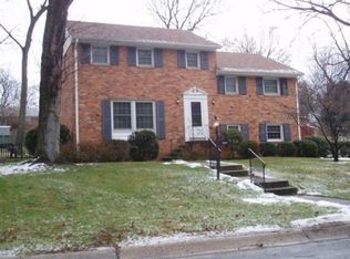 9905 Holmhurst Rd, Bethesda, MD 20817