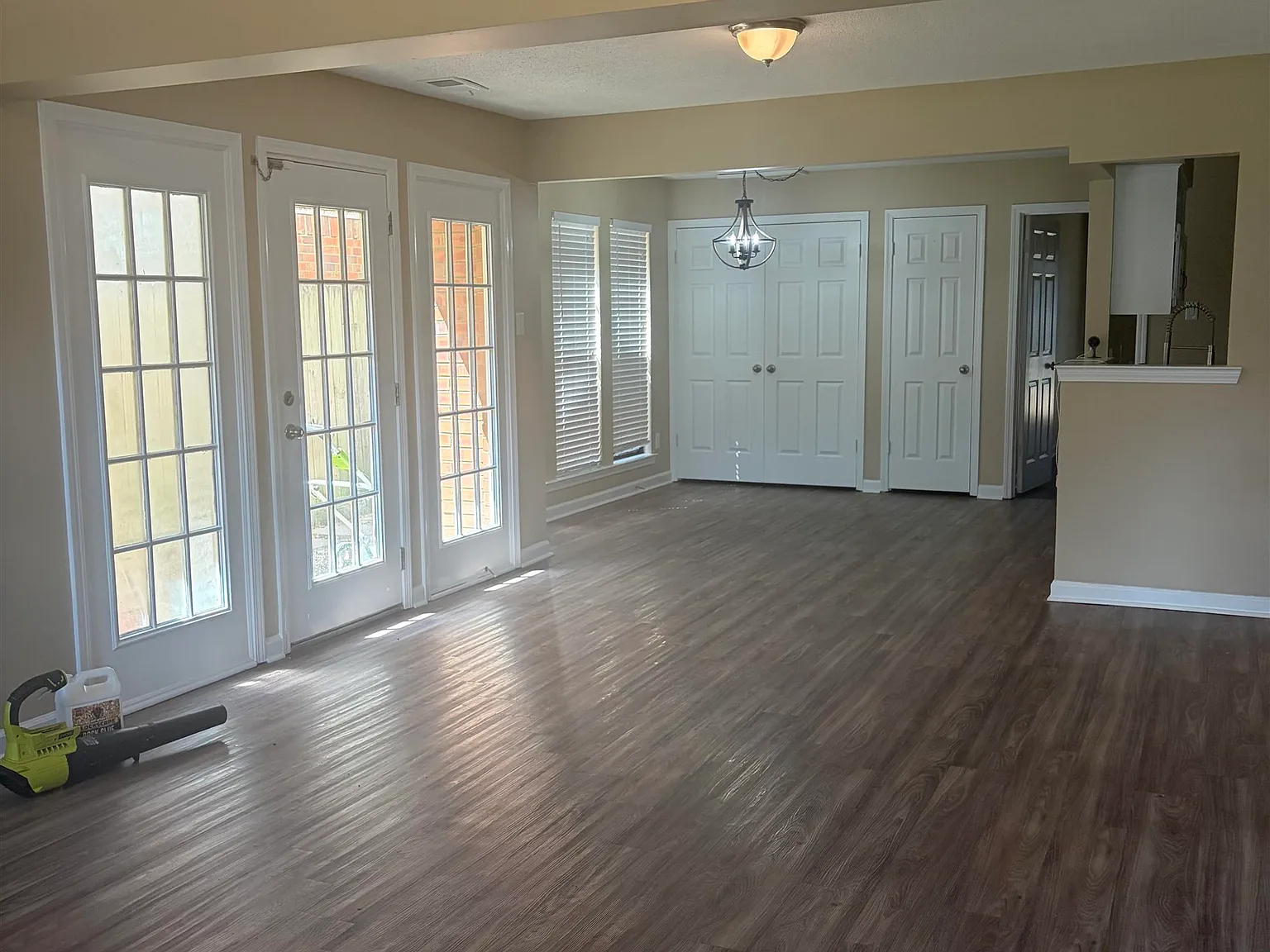 3 bed, 2.0 bath, 1799 sqft, $1,600 — Photo 4