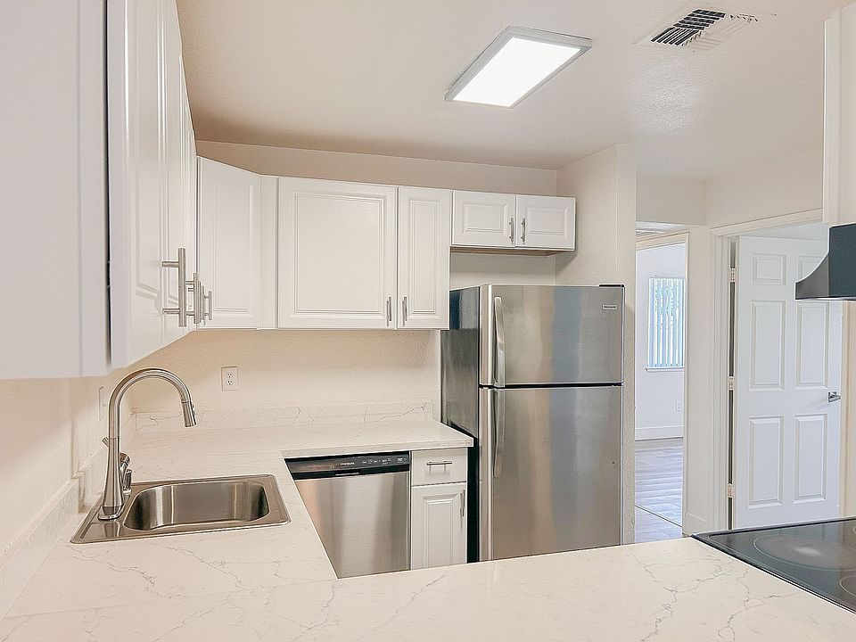 Modern kitchen, granite countertops
