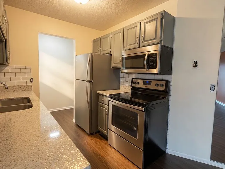 8935 Old Cedar Ave S #202 — Photo 2