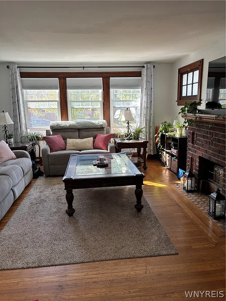 3 bed, 1.0 bath, 1100 sqft, $1,750 — Photo 4