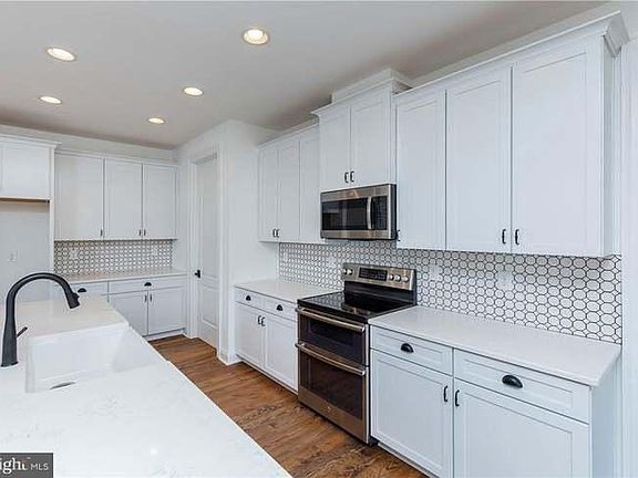 4th image of 37207 Cygnet Dr