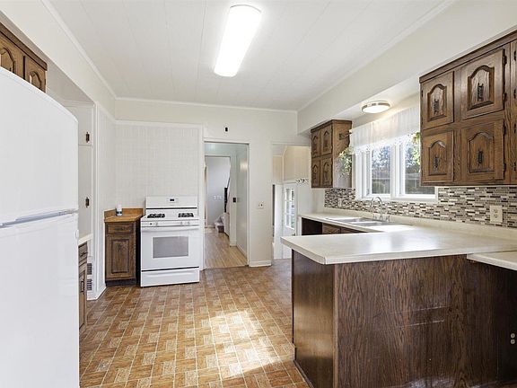 3rd image of 825 Fayal Rd