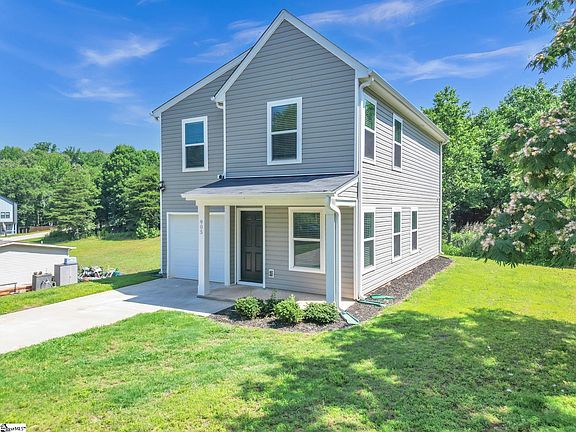 2nd image of 905 Helm Ct