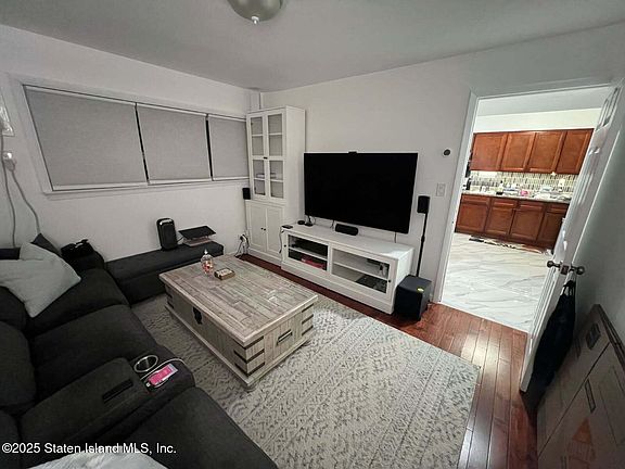 5th image of 158 Merrill Ave