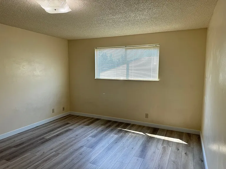 31 T St — Photo 17