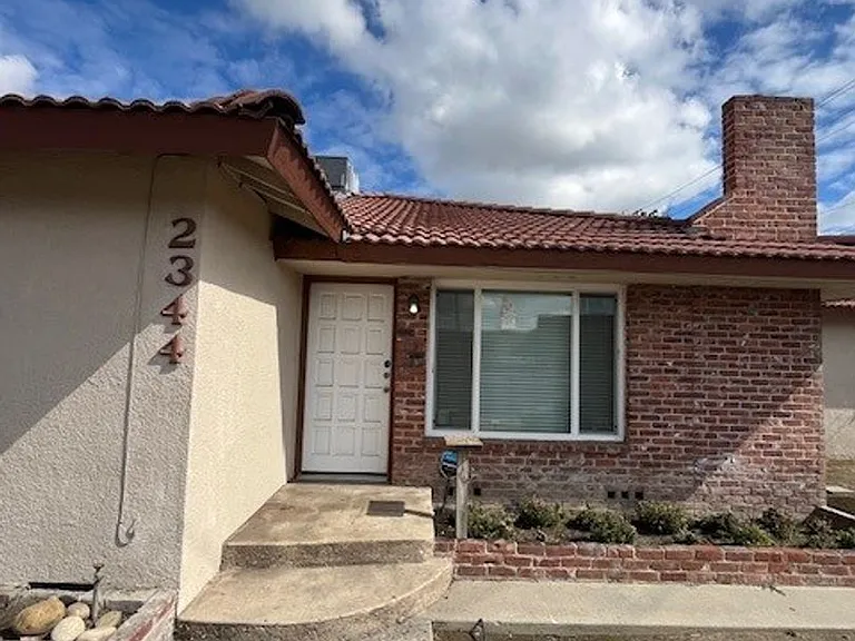 2344 W Walnut Ave — Photo 2