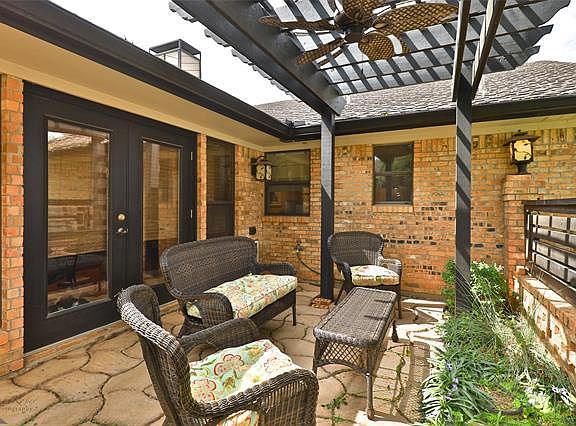 3rd image of 2557 Meadow Lake Dr