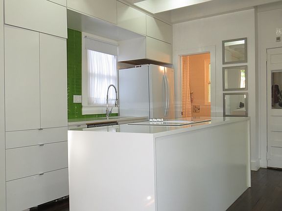 Kitchen with large island