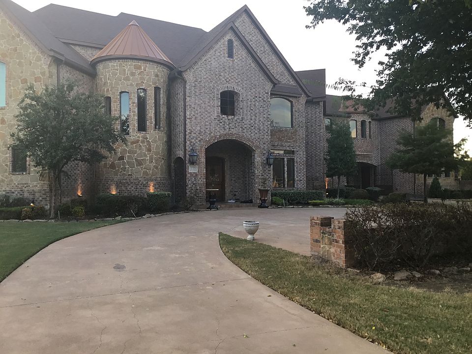 1st image of 135 Brookbend Dr
