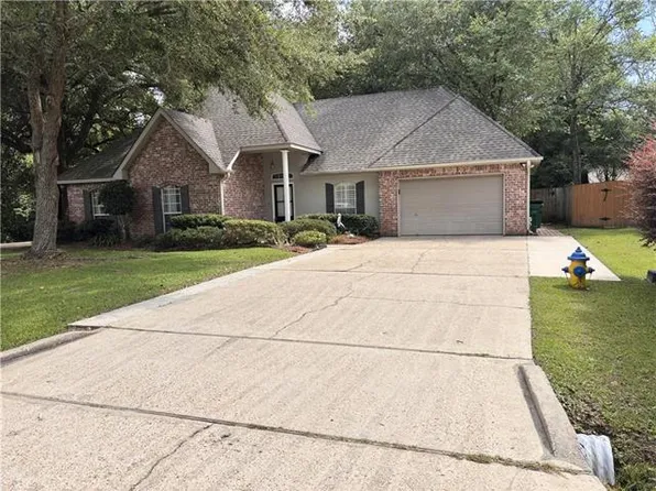 909 Chevreuil St, Mandeville, LA 70448