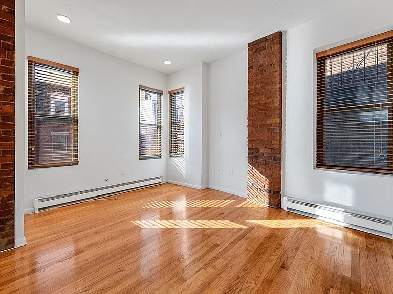 8 Battery St #14 — Photo 14