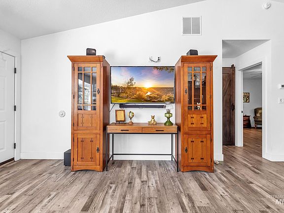 3rd image of 253 Coronado Ave