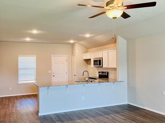 4th image of 1028 Starling St