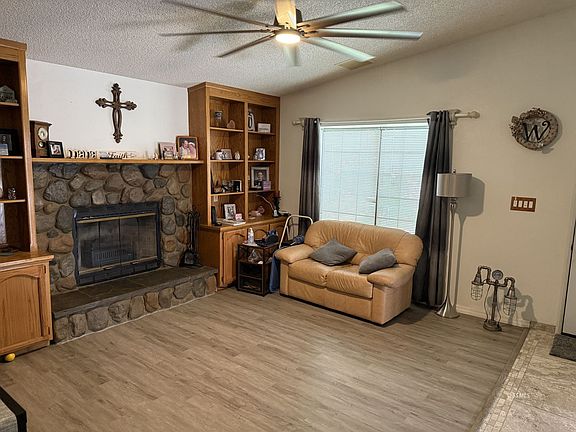 4th image of 617 Glen Ct