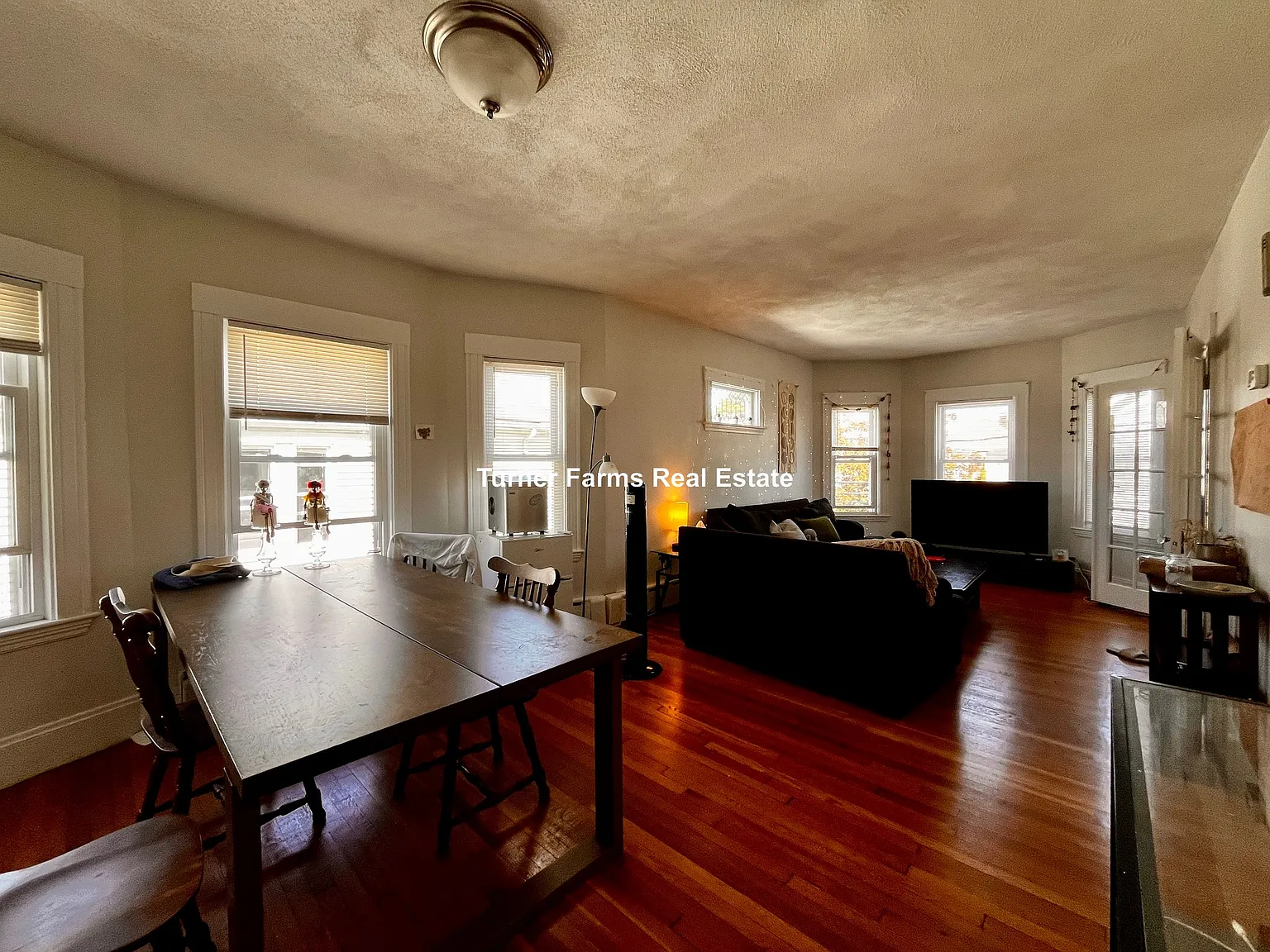 5 bed, 1.5 bath, 9999 sqft, $7,500 — Photo 2
