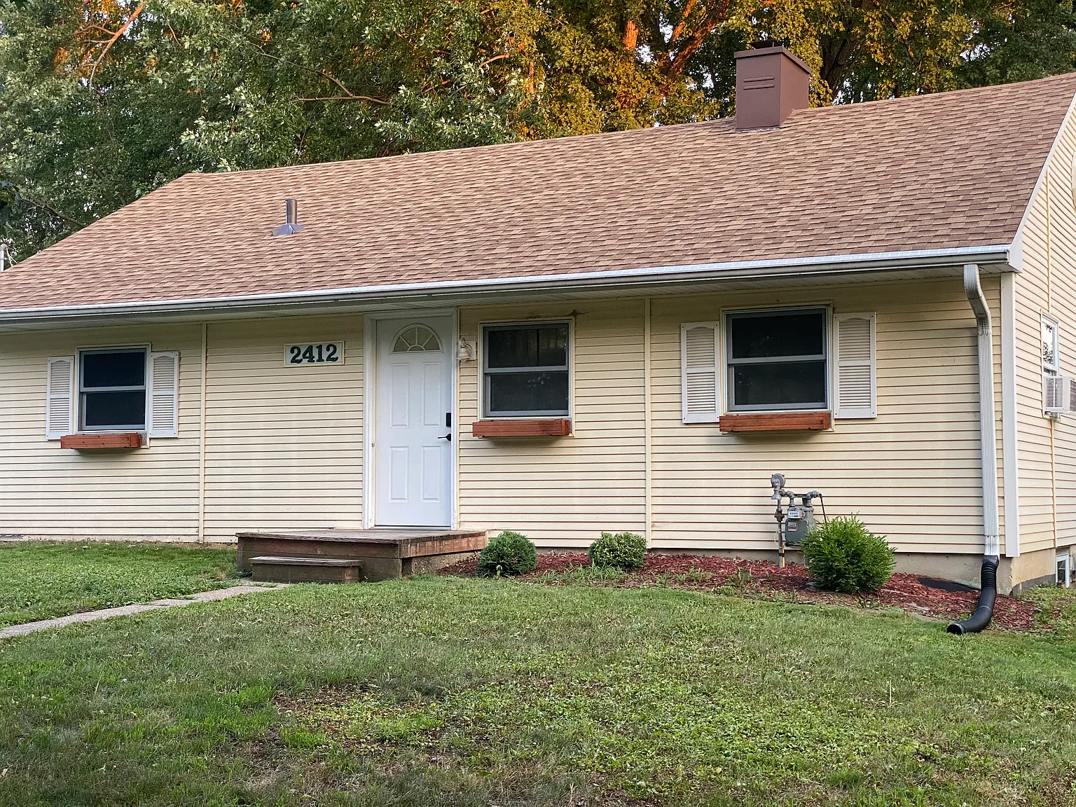 2412 Cowern Pl E — Photo 2