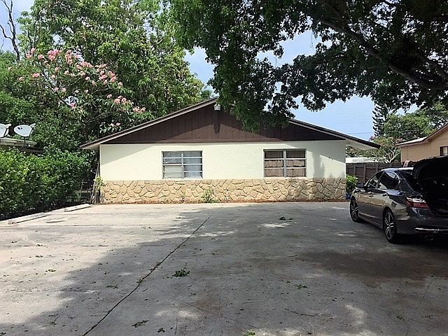 FRONT OF UNIT